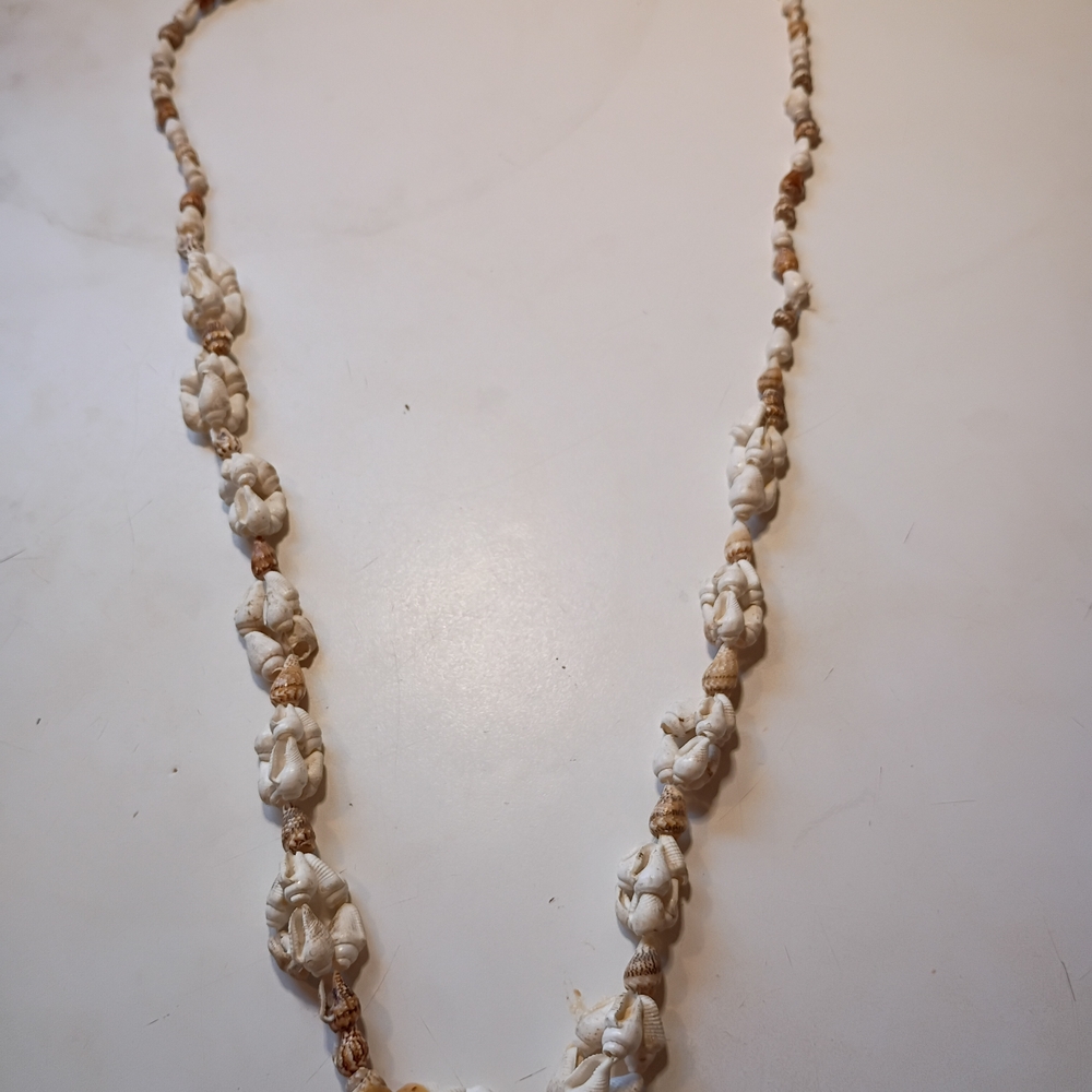 Shell Beaded Necklace - Picture 4 of 10